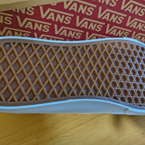 NEW IN BOX — Women’s VANS White Sneakers | Size 11 | Never Worn - Picture 6 of 6